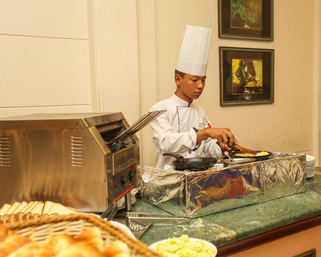Grand Hotel Kathmandu Exteriör bild