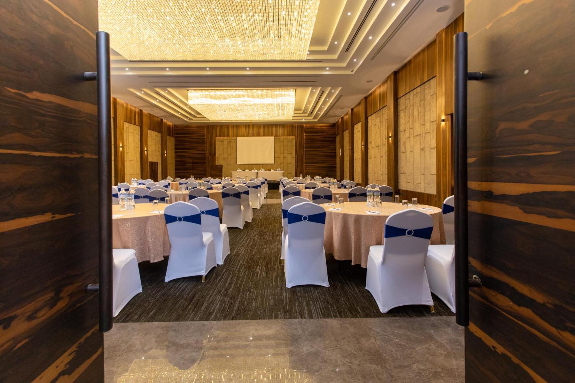 Grand Hotel Kathmandu Exteriör bild