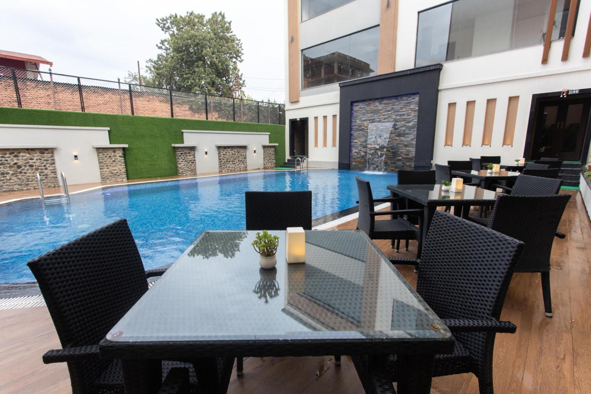 Grand Hotel Kathmandu Exteriör bild