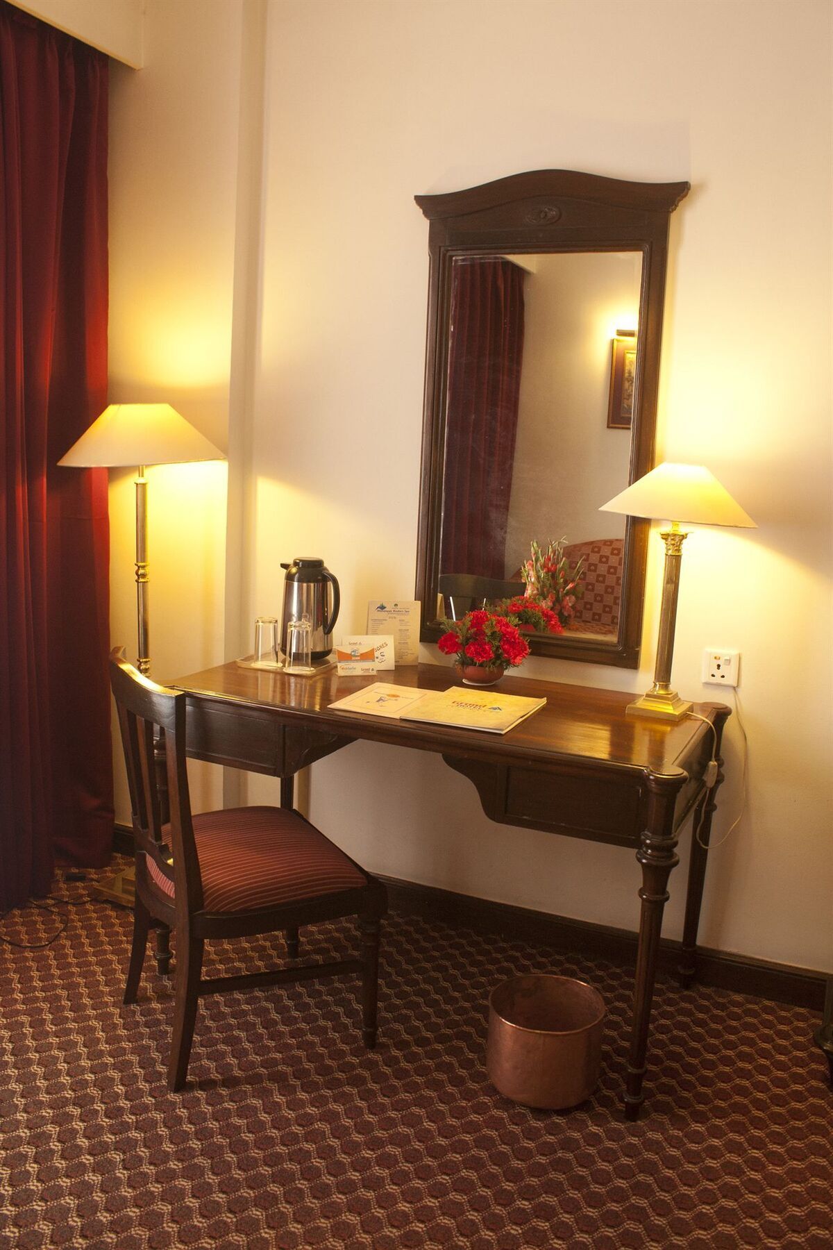Grand Hotel Kathmandu Exteriör bild