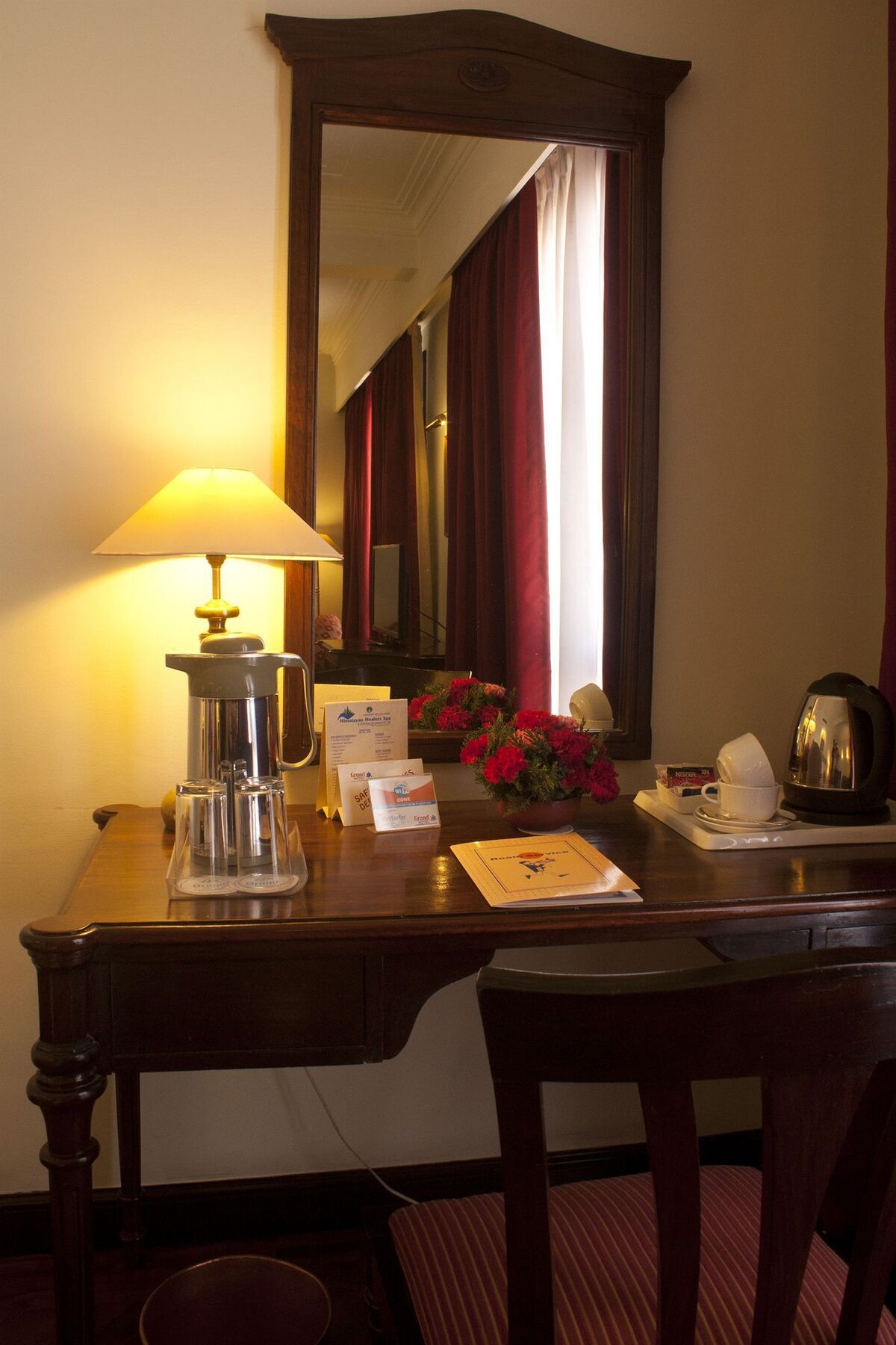 Grand Hotel Kathmandu Exteriör bild
