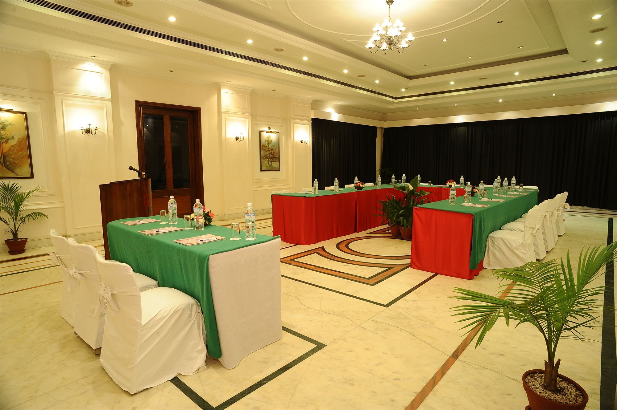 Grand Hotel Kathmandu Exteriör bild